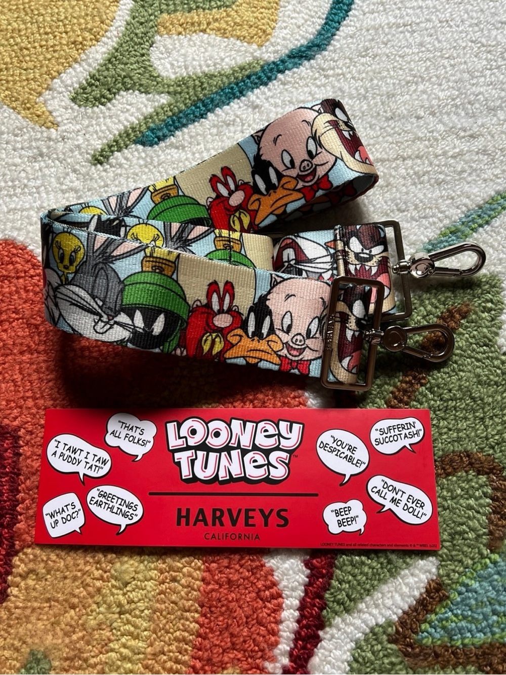 Harvey’s seatbelt Looney Tunes strap click and carry READ